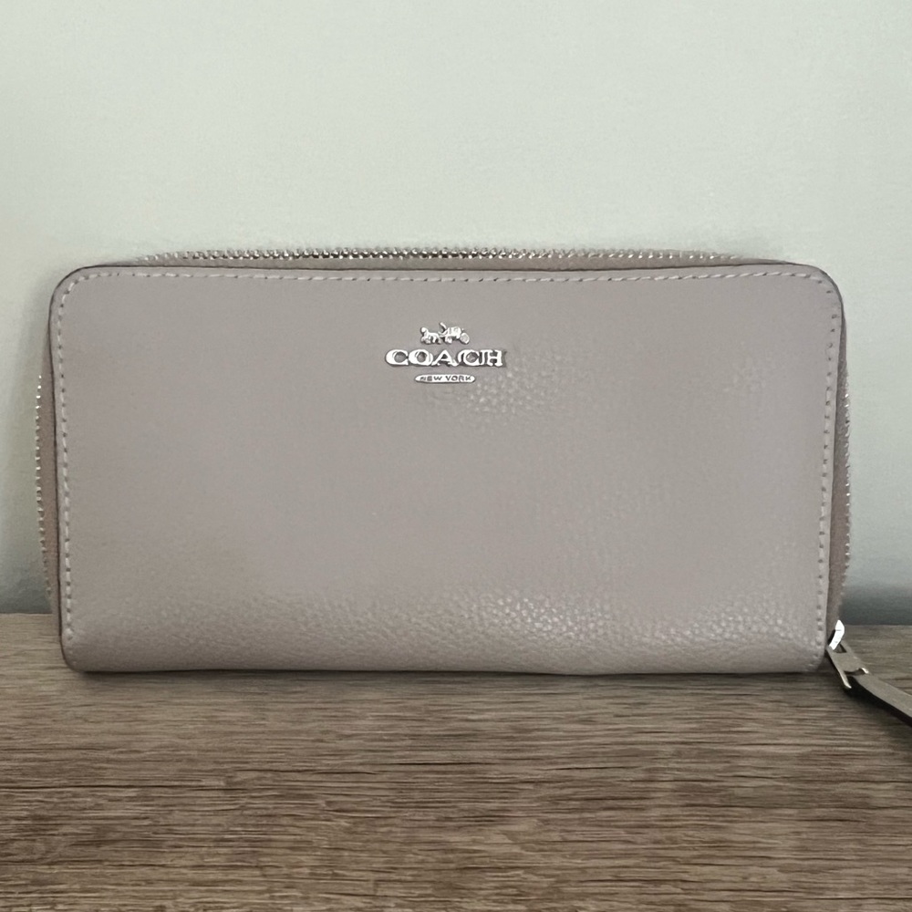 Coach F16612 zip around wallet